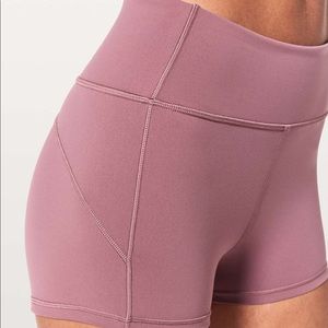 RARE NWT LULULEMON IN MOVEMENT SHORT 2.5” EVERLUX | SZ 4